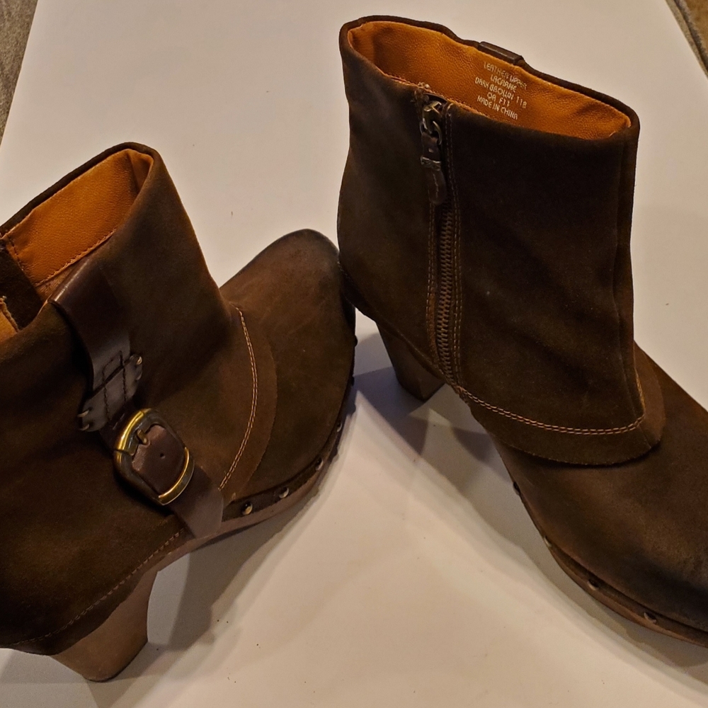 Earthies booties